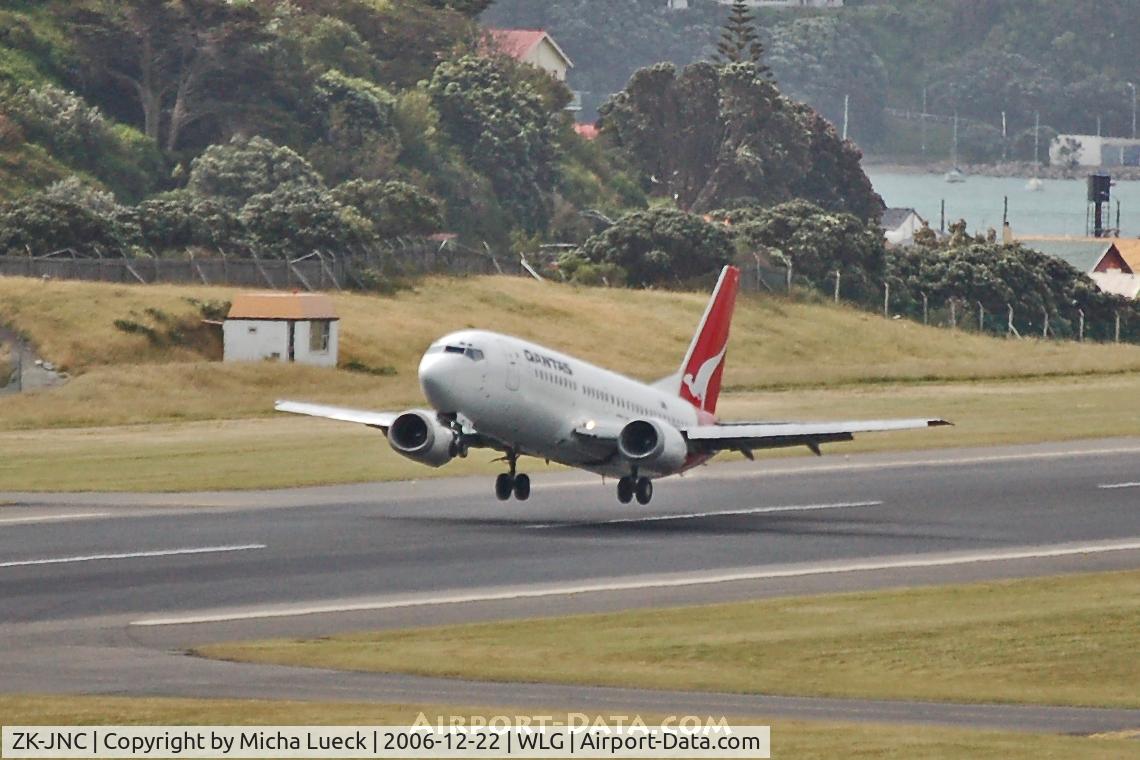 ZK-JNC, Boeing 737-376 C/N 24296, Taking off