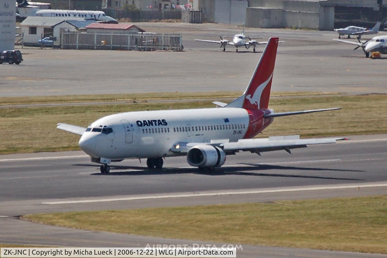 ZK-JNC, Boeing 737-376 C/N 24296, Just touched down, thrust reversers deployed