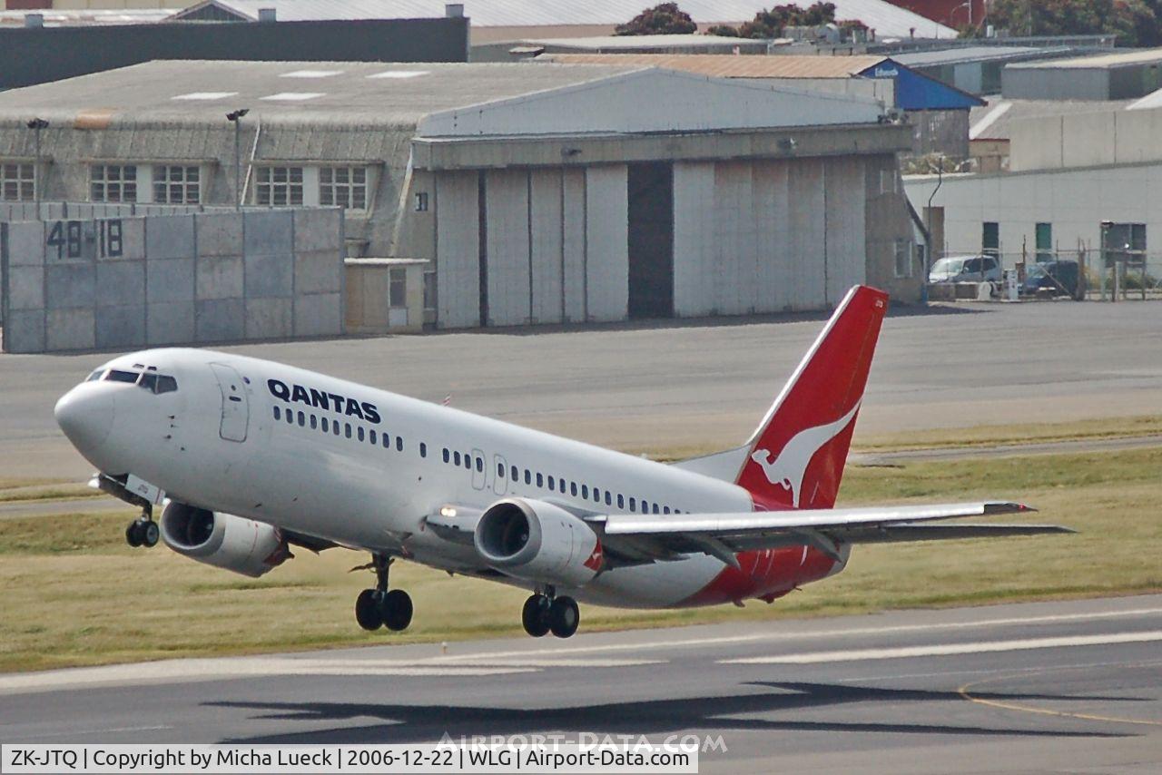 ZK-JTQ, 1992 Boeing 737-476 C/N 24442, Taking off