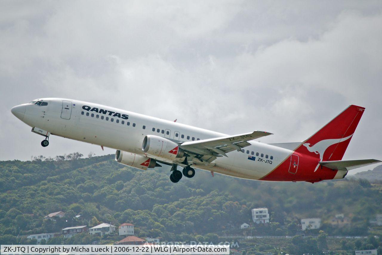 ZK-JTQ, 1992 Boeing 737-476 C/N 24442, Climbing out of Wellington