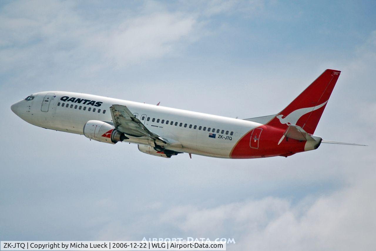 ZK-JTQ, 1992 Boeing 737-476 C/N 24442, Climbing out of Wellington