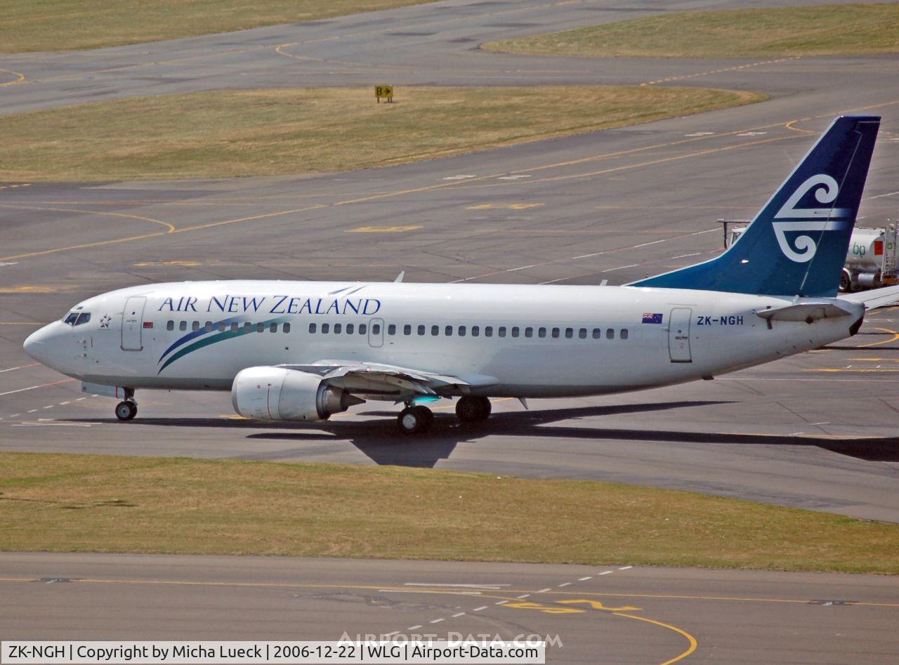 ZK-NGH, 1999 Boeing 737-319 C/N 25607, Taxiing to the runway