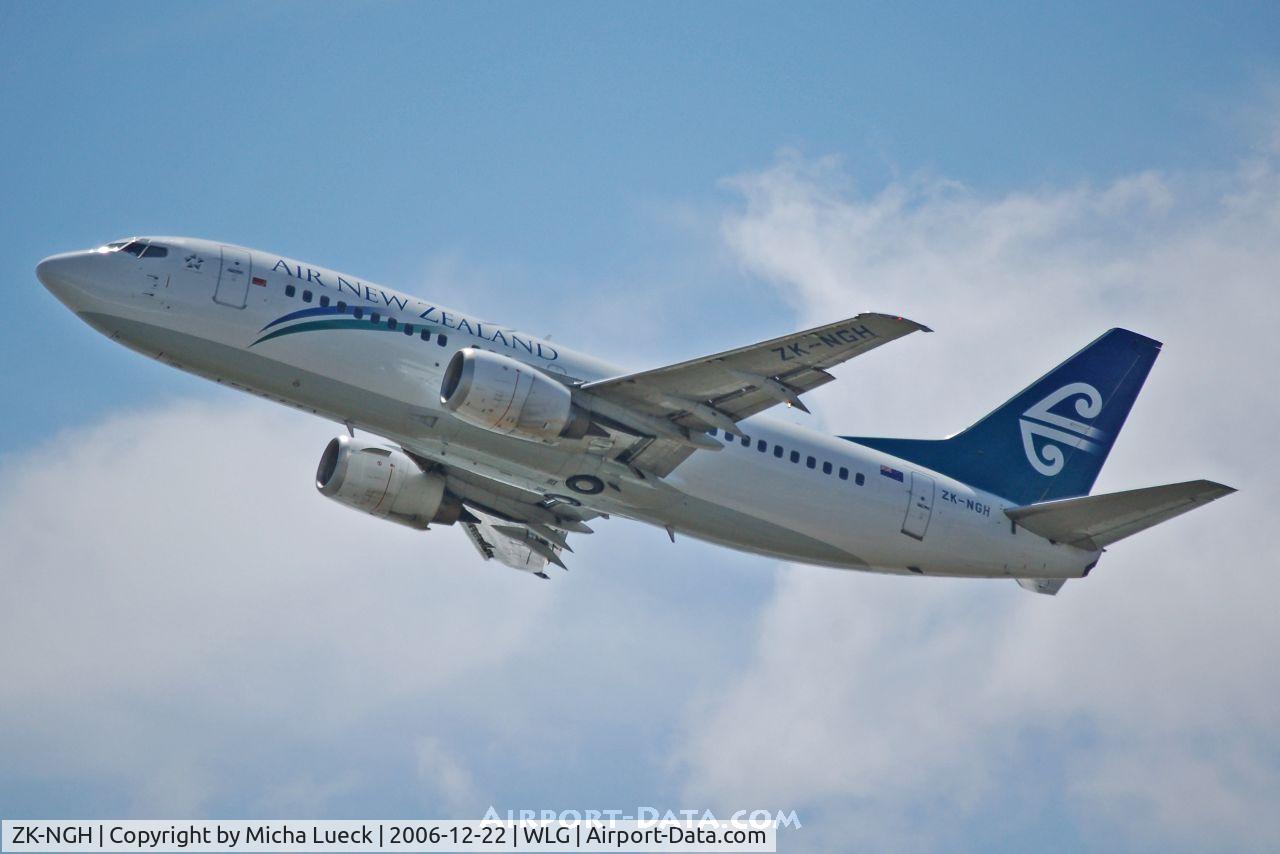 ZK-NGH, 1999 Boeing 737-319 C/N 25607, Climbing out of Wellington