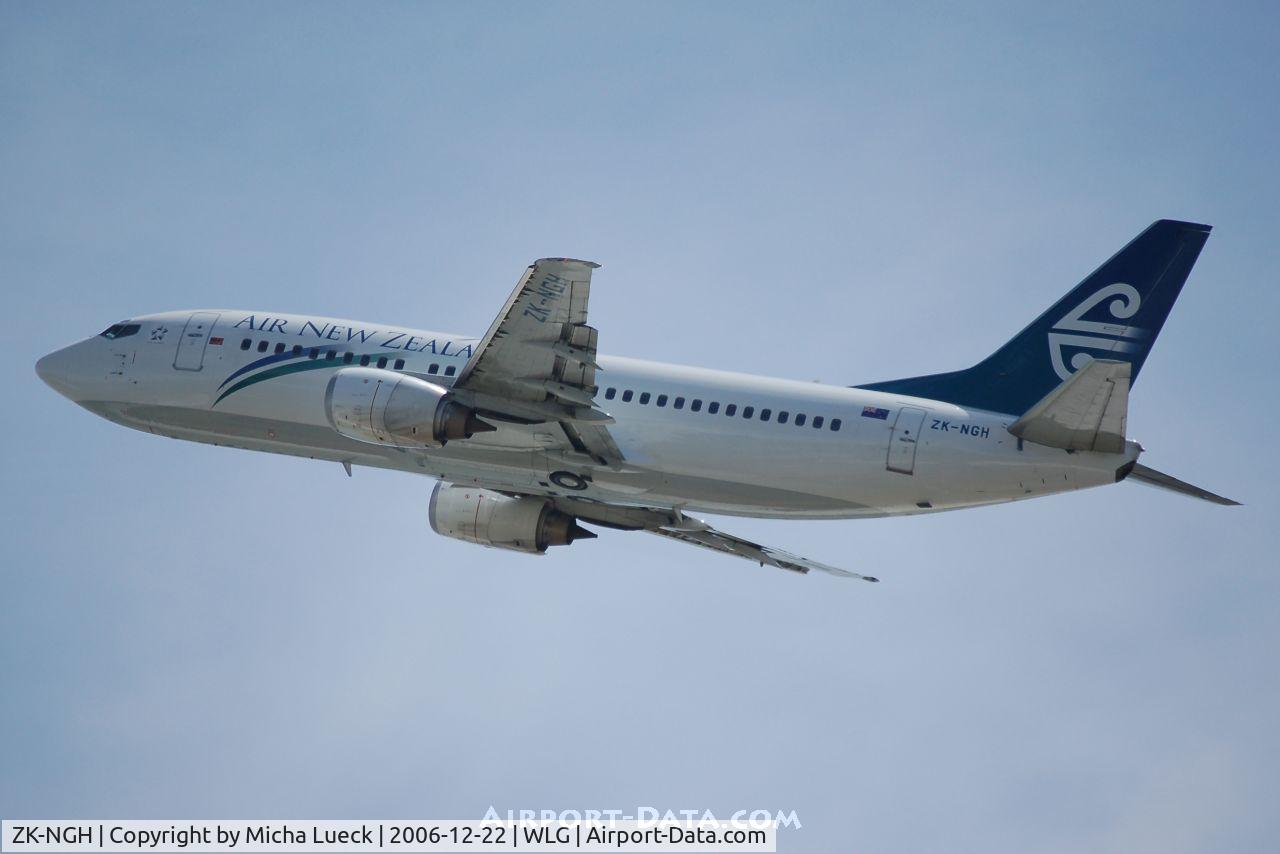 ZK-NGH, 1999 Boeing 737-319 C/N 25607, Climbing out of Wellington