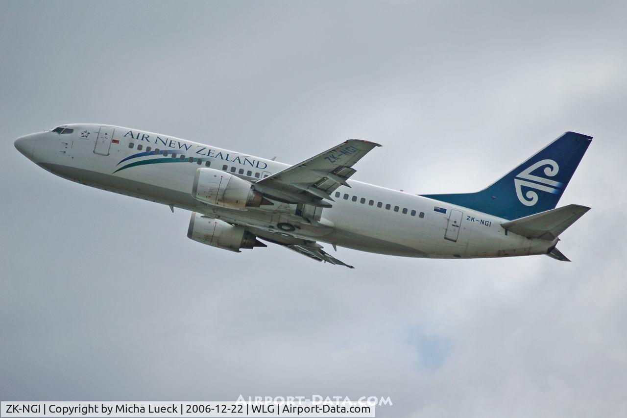 ZK-NGI, 1999 Boeing 737-319 C/N 25608, Climbing out of Wellington