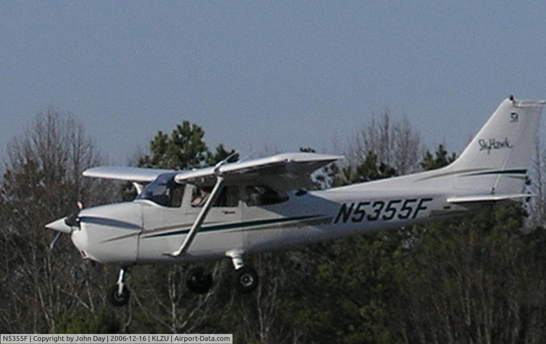 N5355F, 2003 Cessna 172R C/N 17281166, Final at KLZU Rwy25