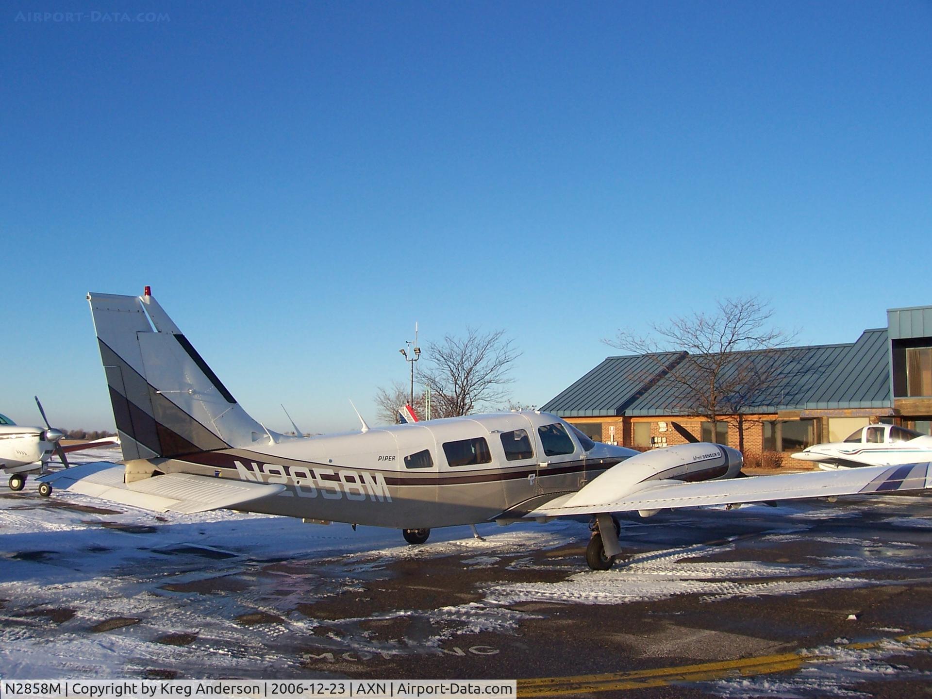 N2858M, 1977 Piper PA-34-200T C/N 34-7870096, After retuning from MDW