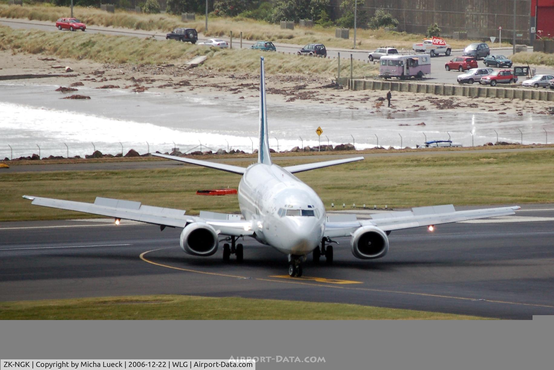 ZK-NGK, 1995 Boeing 737-3K2 C/N 26318, Just landed in Wellington
