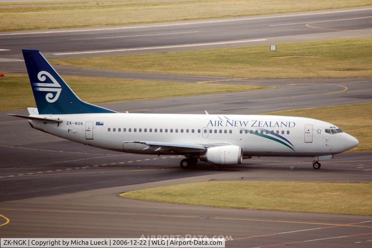 ZK-NGK, 1995 Boeing 737-3K2 C/N 26318, Just landed in Wellington