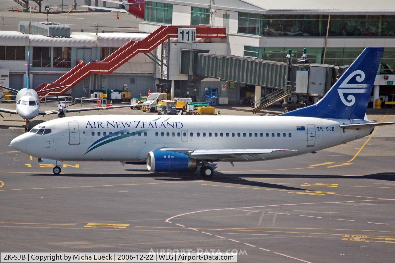 ZK-SJB, 1997 Boeing 737-33R C/N 28868, Taxiing to the runway