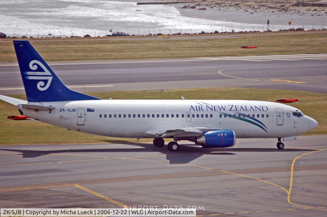 ZK-SJB, 1997 Boeing 737-33R C/N 28868, Taxiing to the gate