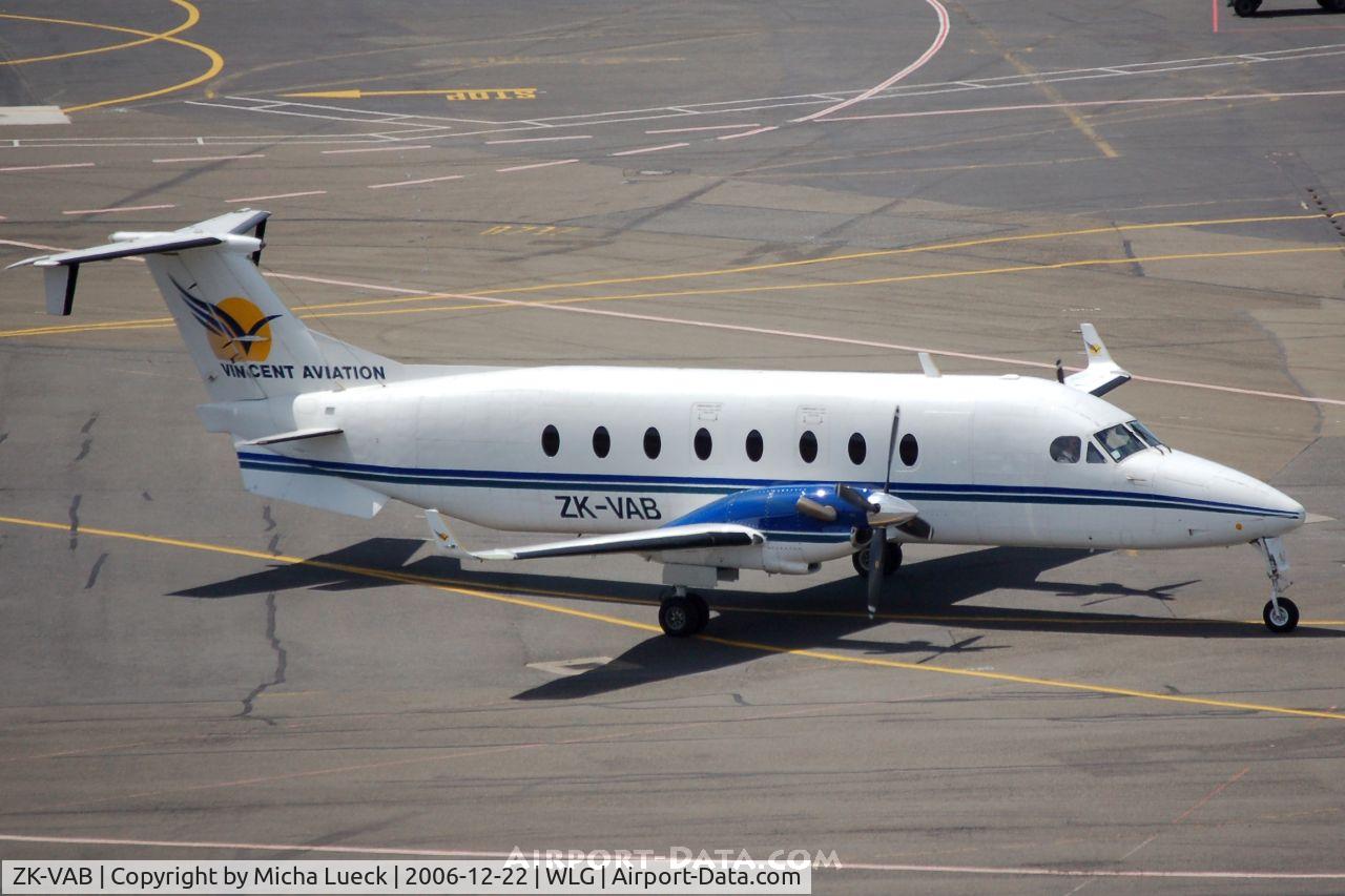 ZK-VAB, 1997 Beech 1900D C/N UE-302, Taxiing to the parking position