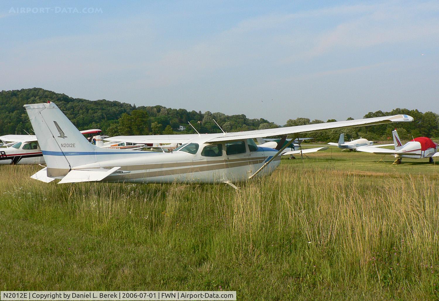 N2012E, 1978 Cessna 172N C/N 17271117, I found this 1978 Skyhawk lurking in the savannah at Sussex.