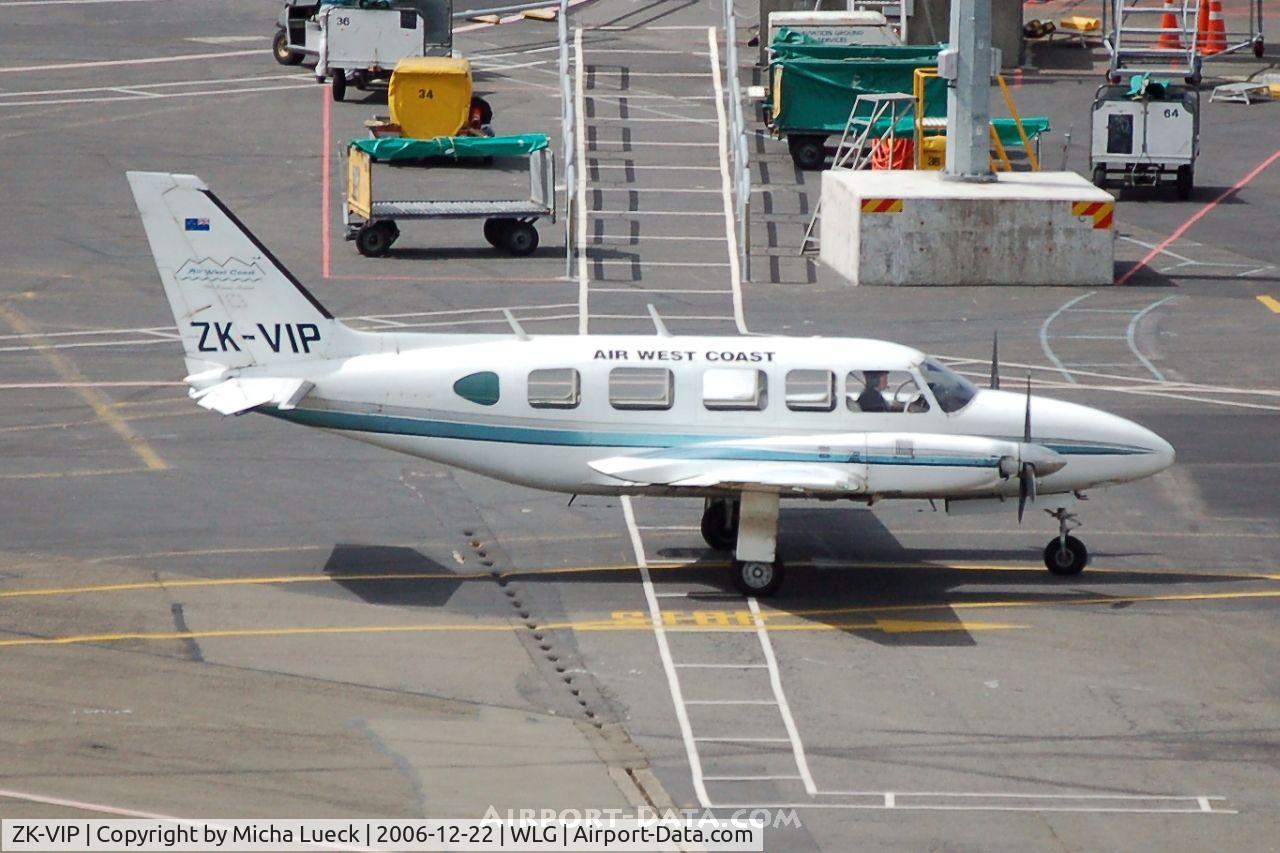 ZK-VIP, Piper PA-31-350 Chieftain C/N 31-7405482, Arriving at the parking position