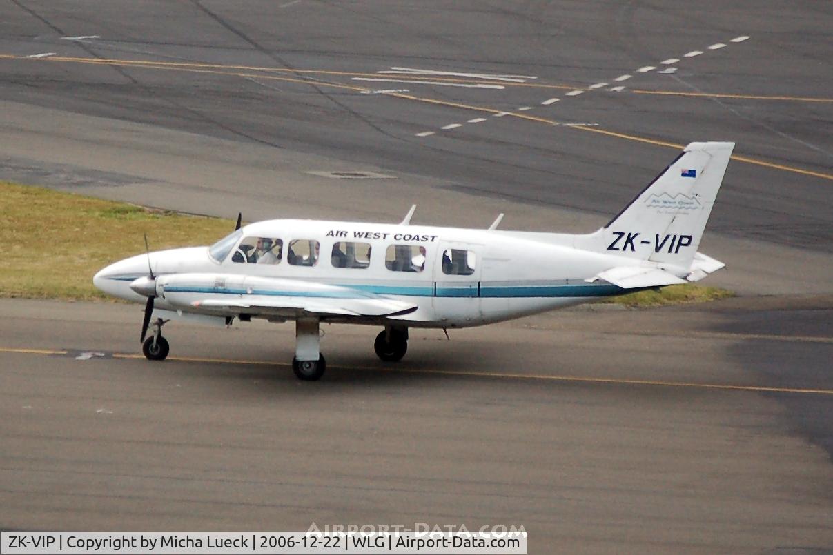 ZK-VIP, Piper PA-31-350 Chieftain C/N 31-7405482, Taxiing to the runway