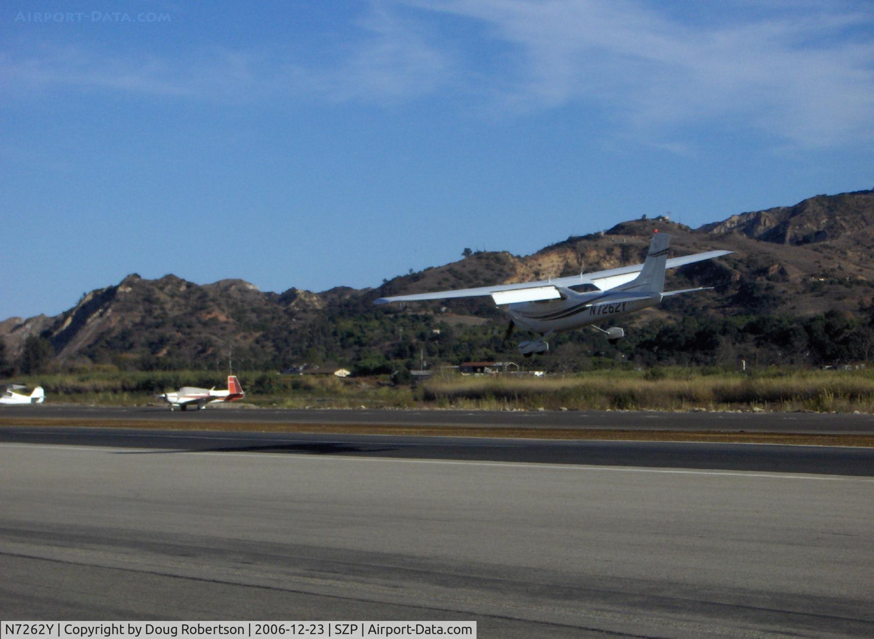 N7262Y, 2000 Cessna 182S Skylane C/N 18280812, 2000 Cessna 182S SKYLANE, Lycoming IO-540-AB1A5 230 Hp, flap landing Rwy 04