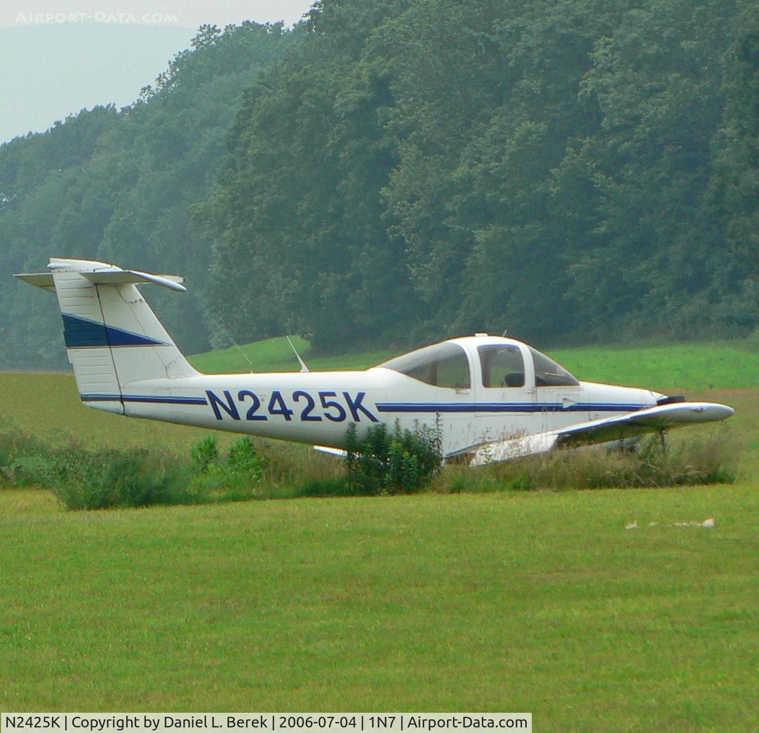 N2425K, 1979 Piper PA-38-112 Tomahawk C/N 38-79A0624, A 1979 Tomahawk tries to blend in with the surrounding vegetation.