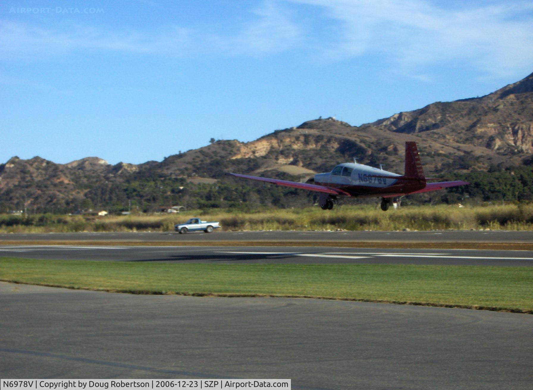 N6978V, 1976 Mooney M20C Ranger C/N 20-1193, 1976 Mooney M20C RANGER, Lycoming O&OV-360 180 Hp, landing Rwy 04
