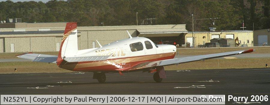 N252YL, 1986 Mooney M20K C/N 25-1082, I do like the colors on this Mooney, and the reg numbers really stand out