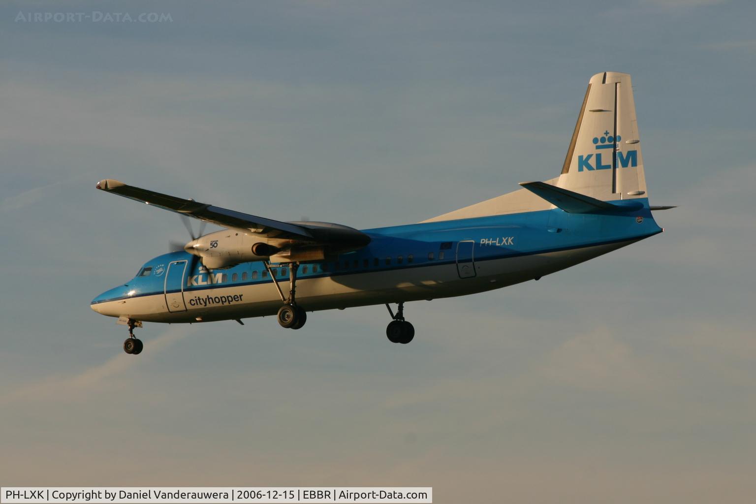 PH-LXK, 1993 Fokker 50 C/N 20271, shortly to land on rwy 25L