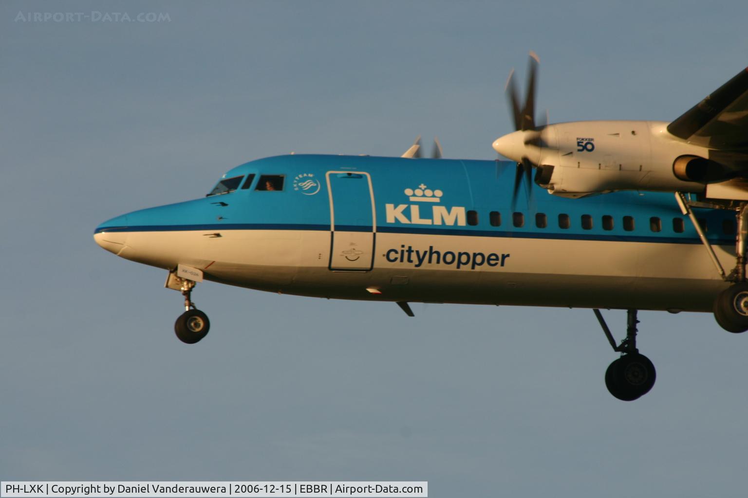 PH-LXK, 1993 Fokker 50 C/N 20271, descending to rwy 25L