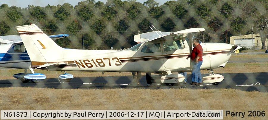 N61873, 1975 Cessna 172M C/N 17264858, Getting loaded and pre-flighted