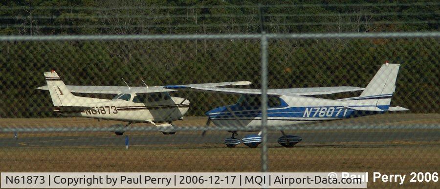 N61873, 1975 Cessna 172M C/N 17264858, Dance of the Cessnas as they taxi