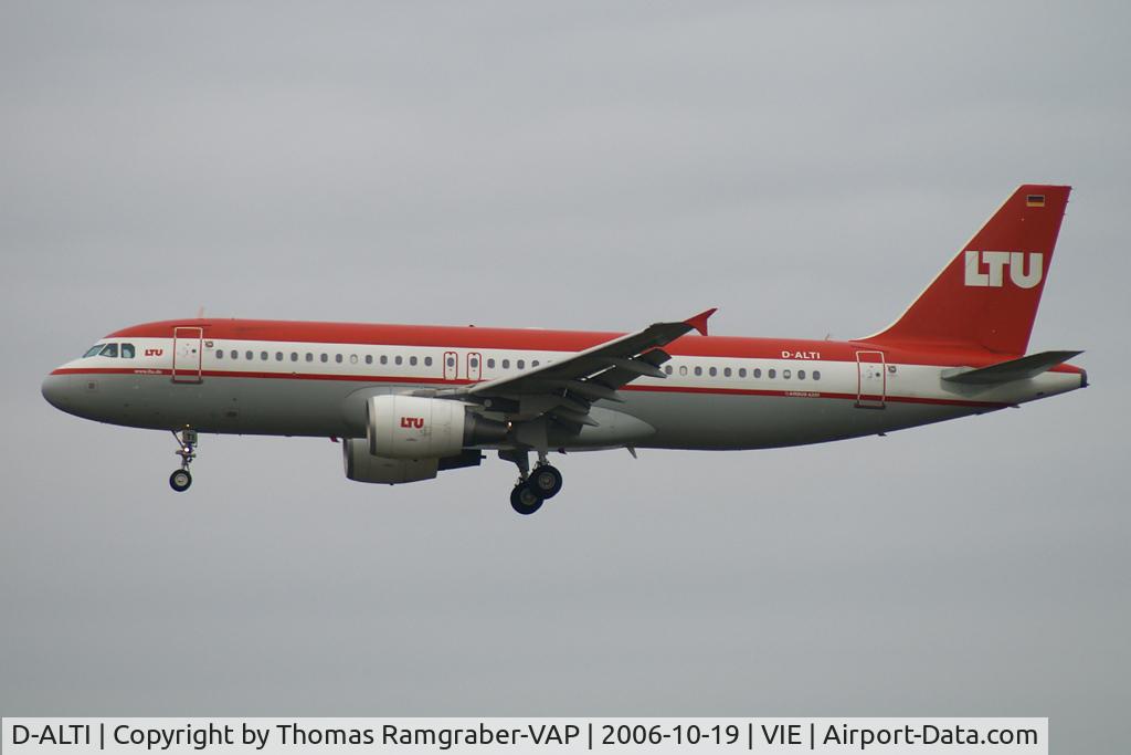 D-ALTI, 2002 Airbus A320-214 C/N 1806, LTU A320