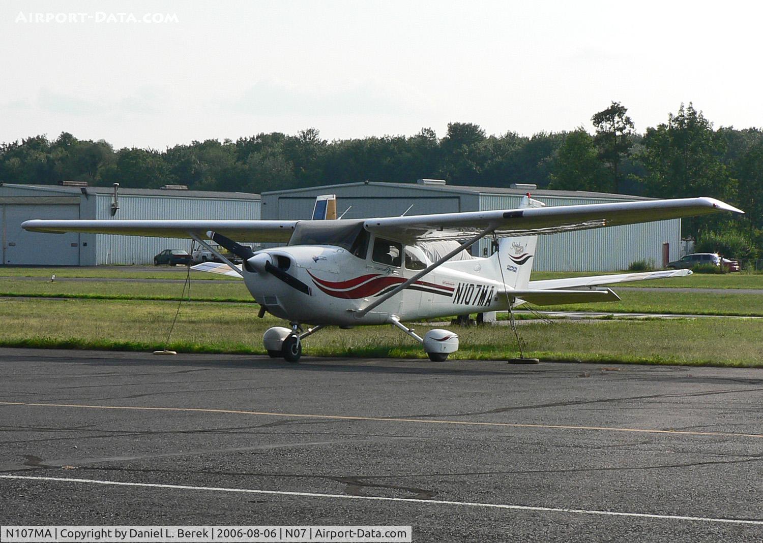 N107MA, 2000 Cessna 172S C/N 172S8604, Nice (2000) Millenium Skyhawk sits at her perch at Lincoln Park Airport.