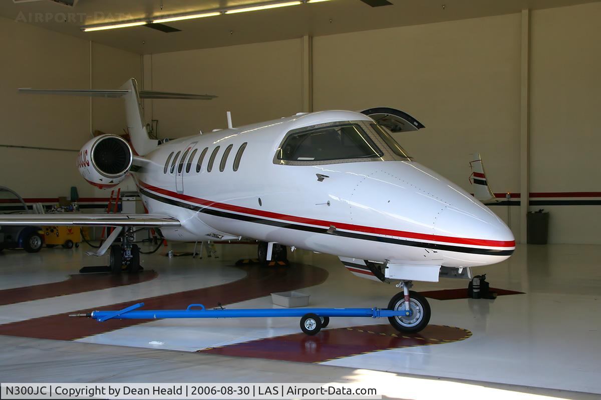 N300JC, 2007 Learjet 45 C/N 340, Ceco Enterprises LLC 2002 Bombardier Learjet 45 N300JC.  The floor was so clean, you could eat off of it.