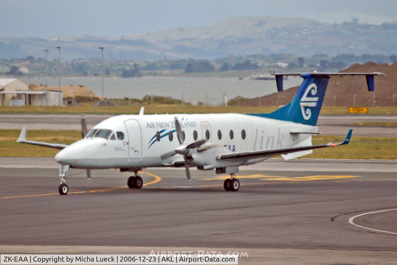 ZK-EAA, 2001 Raytheon Aircraft Company 1900D C/N UE-424, Taxiing to the parking position