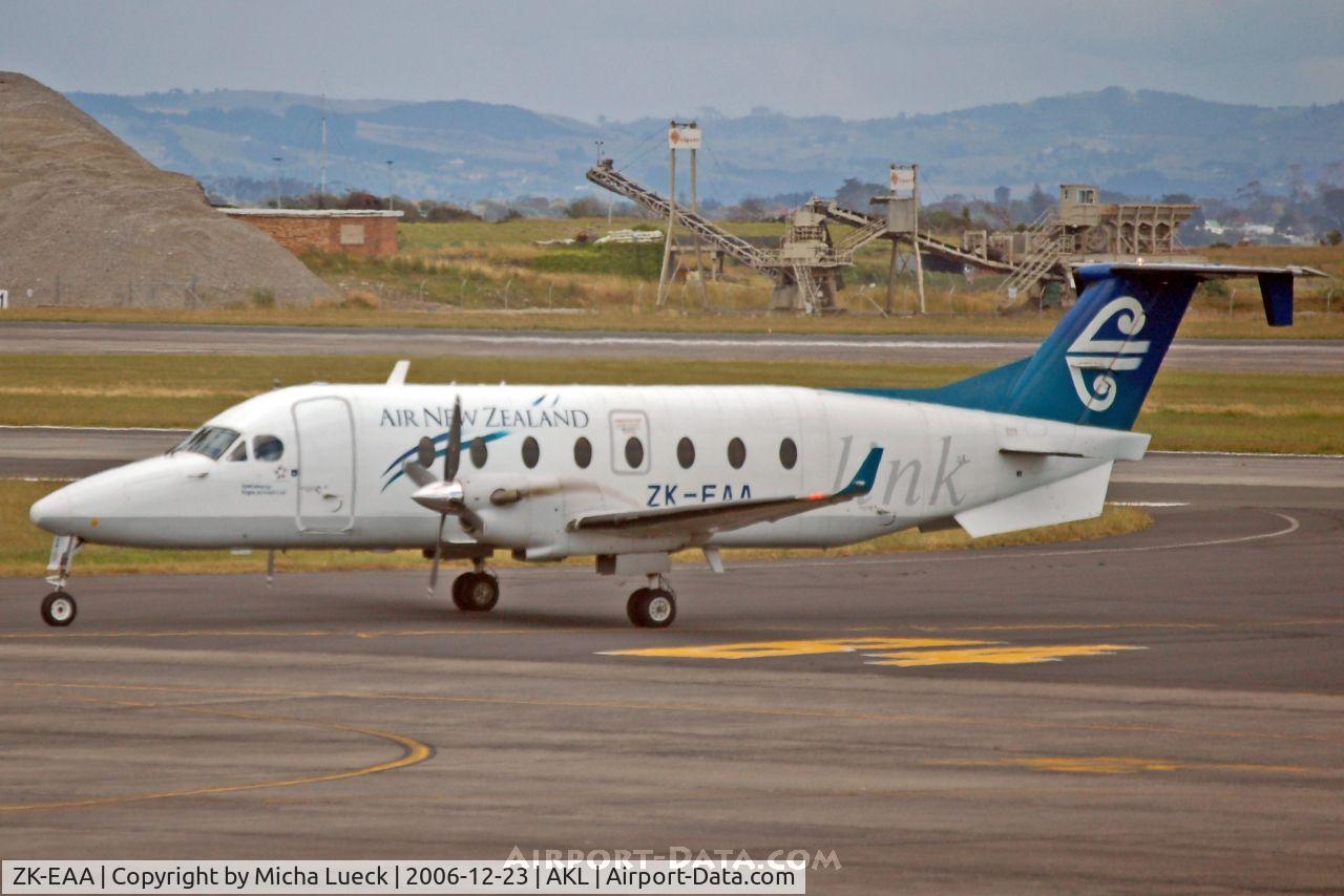 ZK-EAA, 2001 Raytheon Aircraft Company 1900D C/N UE-424, Taxiing to the parking position