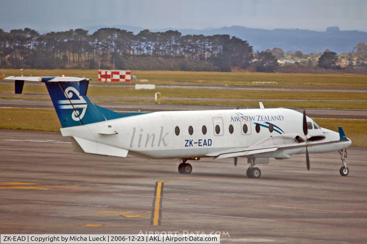 ZK-EAD, 2001 Beech 1900D C/N UE-427, Taxiing to the runway