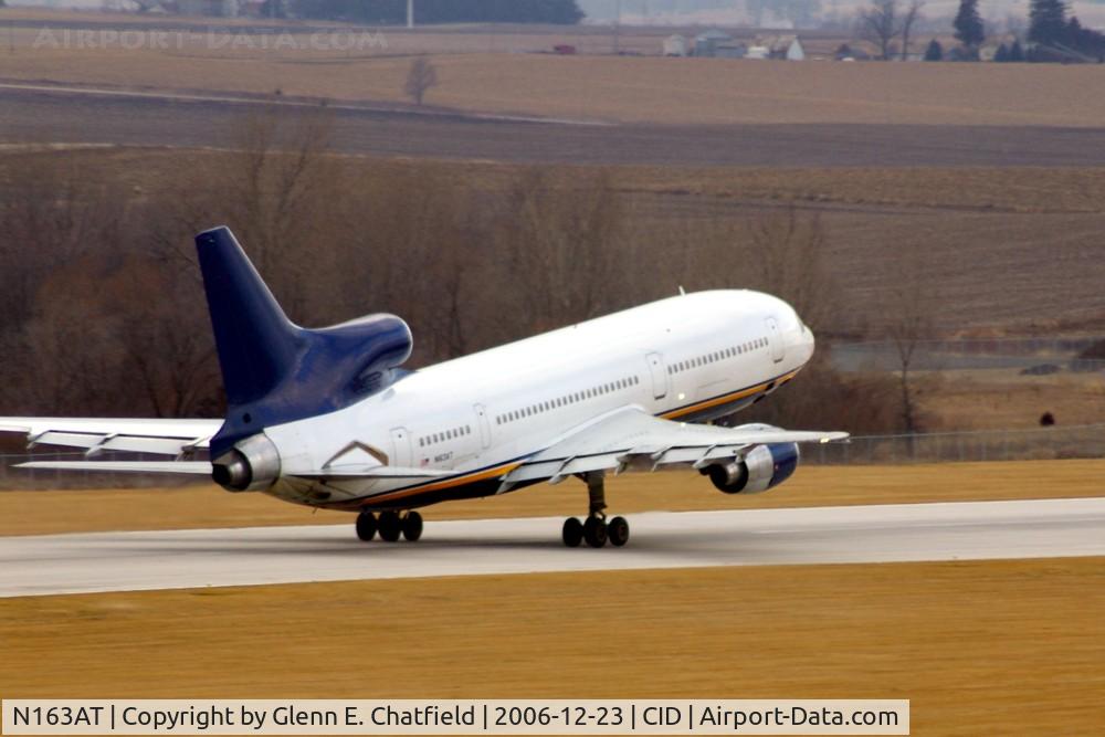 N163AT, 1982 Lockheed L-1011-385-3 TriStar 500 C/N 293A-1229, On the take-off roll, rotating