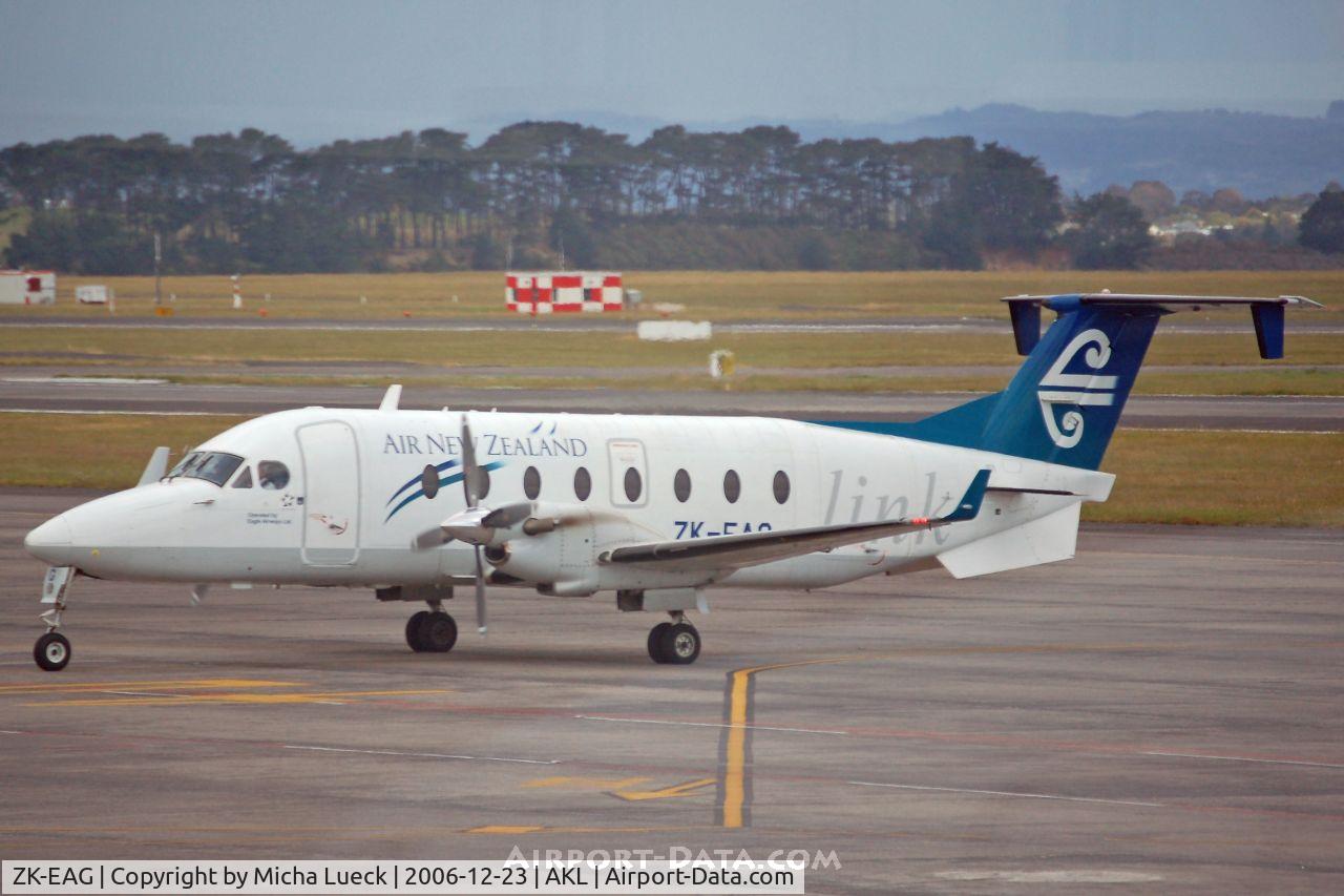 ZK-EAG, 2002 Raytheon Aircraft Company 1900D C/N UE-430, Taxiing to the parking position
