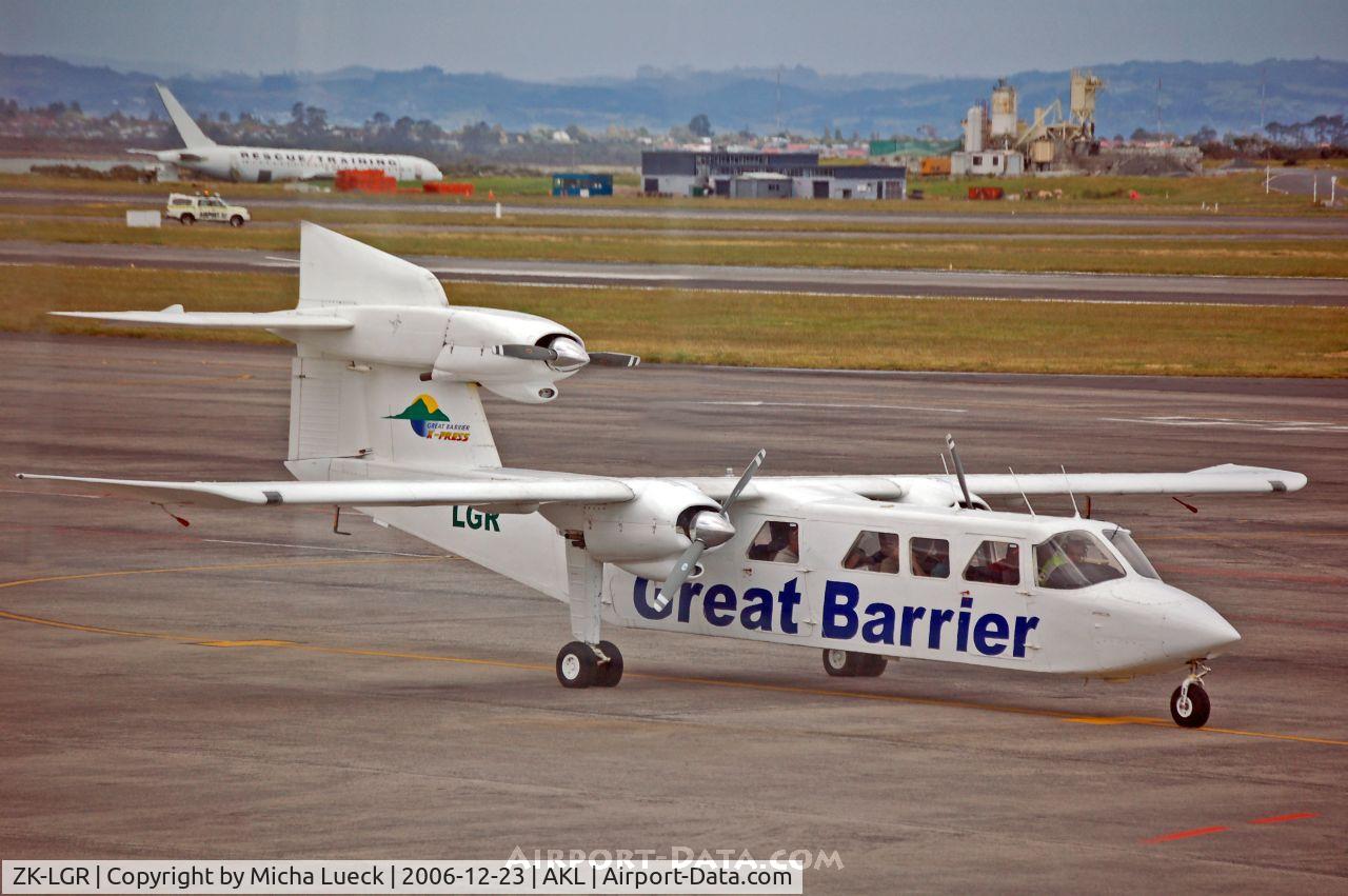 ZK-LGR, 1974 Britten-Norman BN-2A Mk.III-1 Trislander C/N 372, Passengers (incl. 3 dogs) on board, ready to start engines
