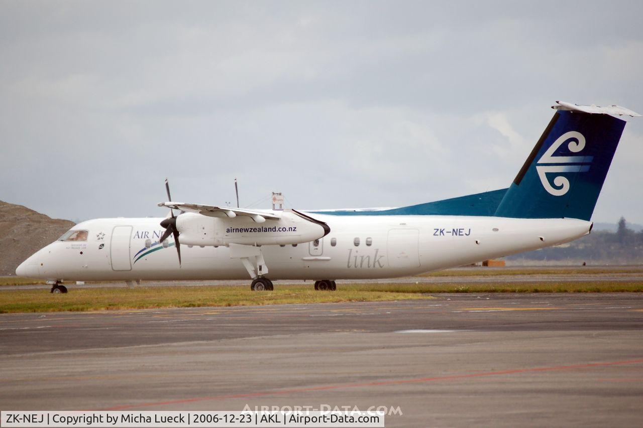 ZK-NEJ, 2006 De Havilland Canada DHC-8-311 Dash 8 C/N 625, Taxiing to the runway