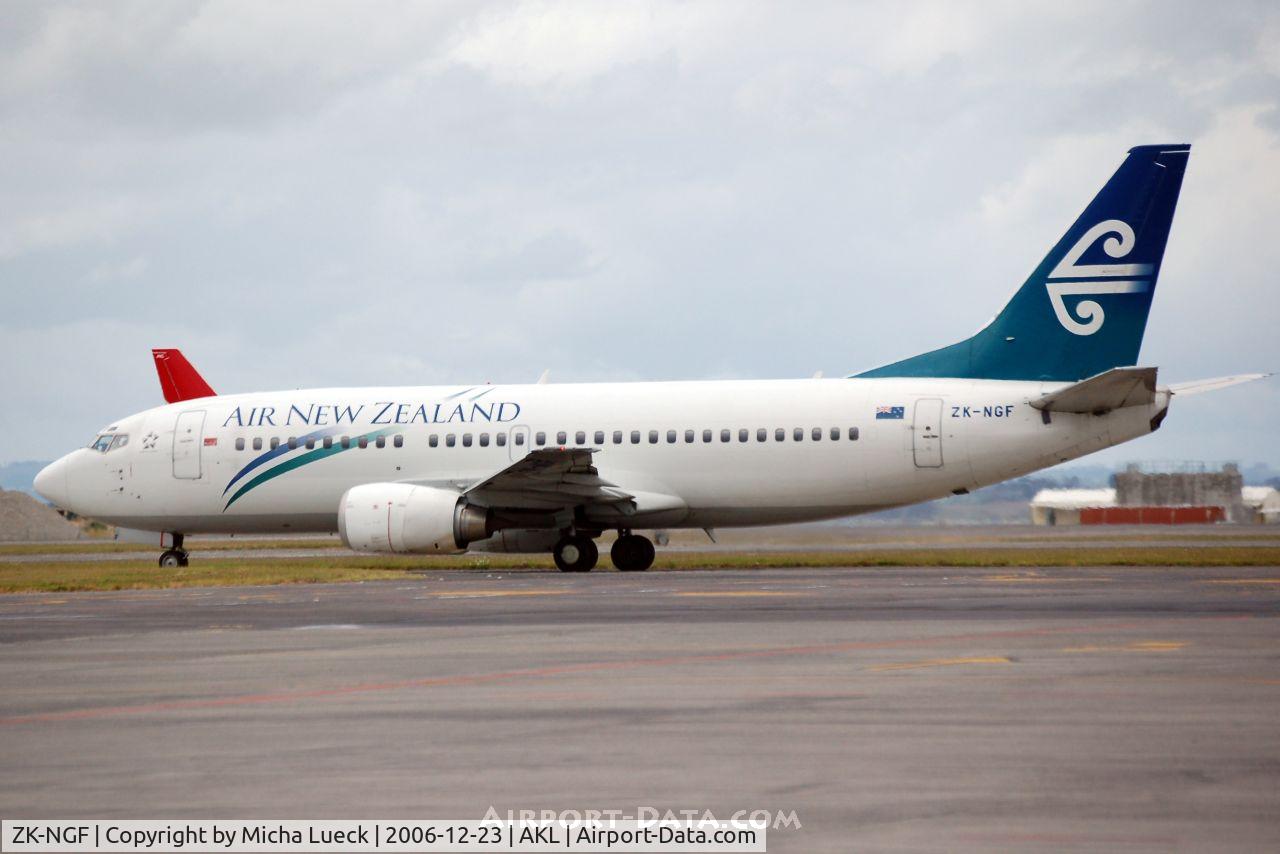 ZK-NGF, 1998 Boeing 737-3U3 C/N 28734, Taxiing to the runway