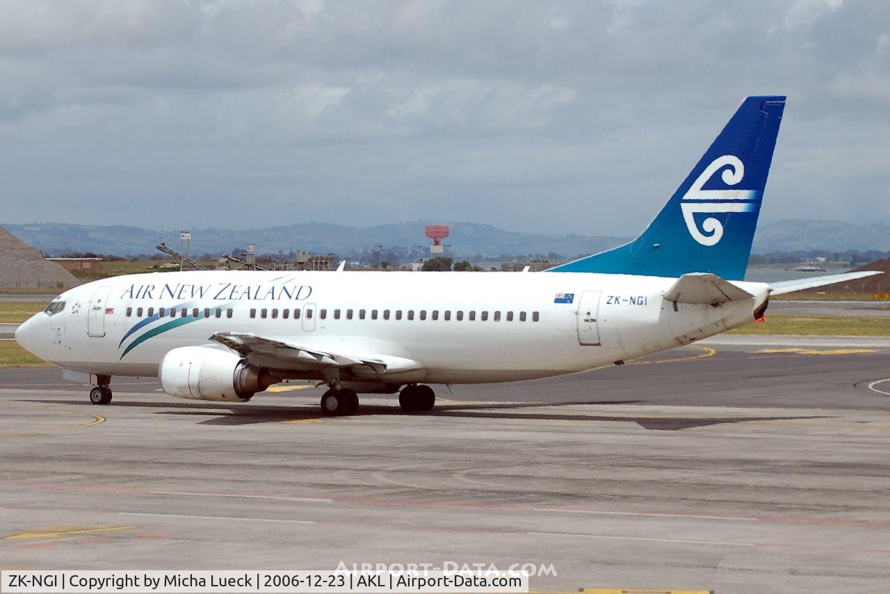 ZK-NGI, 1999 Boeing 737-319 C/N 25608, Taxiing to the runway