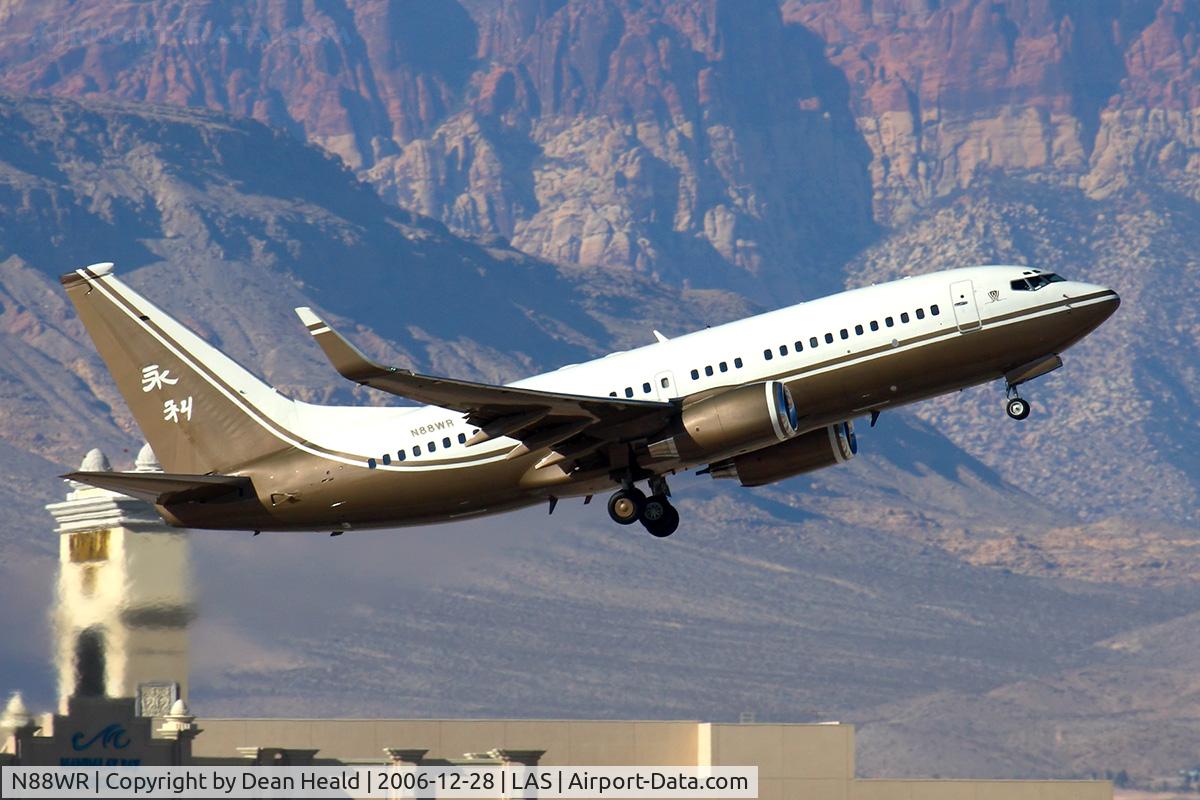 N88WR, 1999 Boeing 737-79U C/N 29441, Wynn Resorts N88WR climbing out from RWY 01L enroute to Los Angeles Int'l (KLAX).