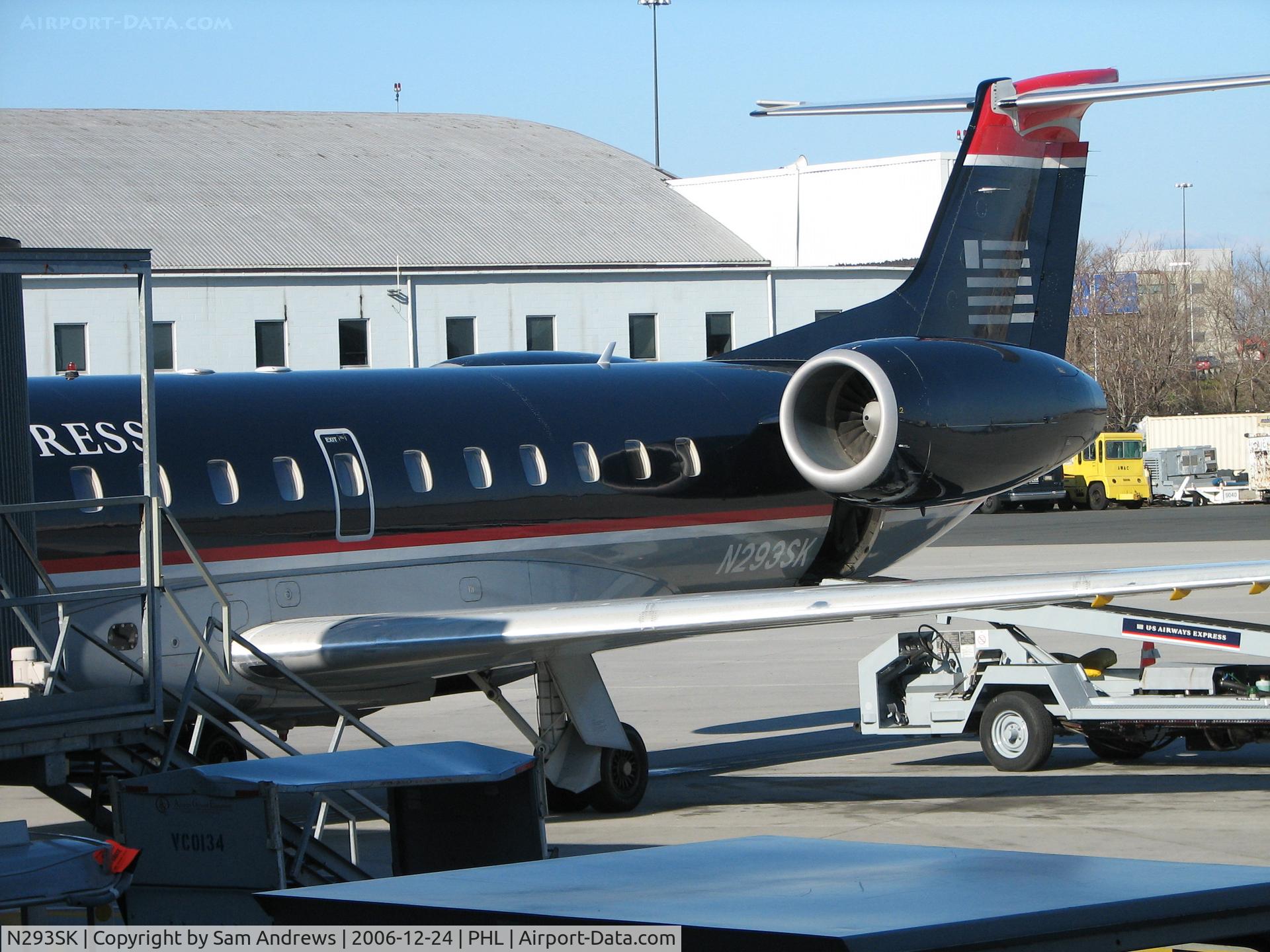 N293SK, 2001 Embraer ERJ-145LR (EMB-145LR) C/N 145500, awaiting departure