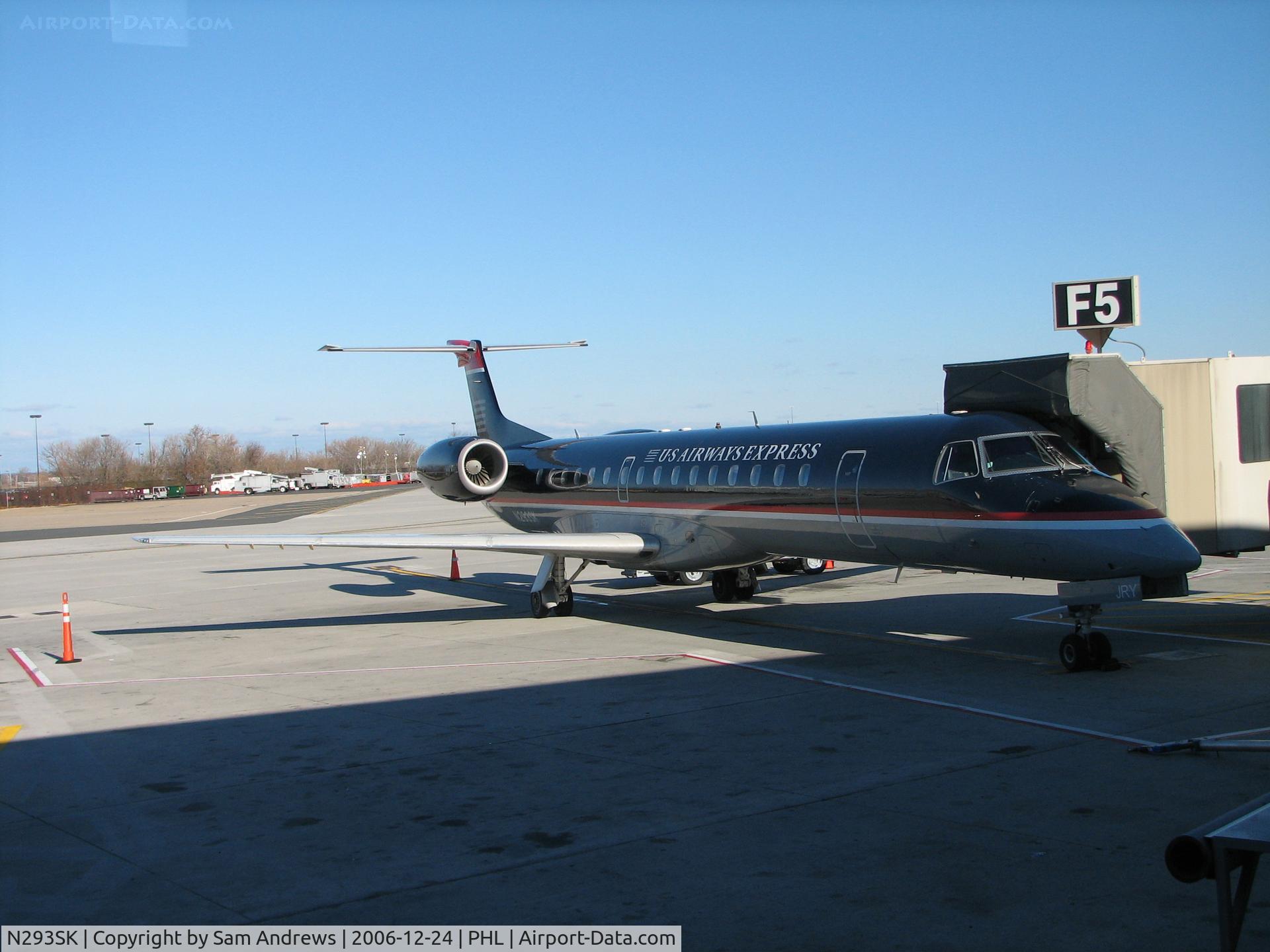 N293SK, 2001 Embraer ERJ-145LR (EMB-145LR) C/N 145500, The whole thing.