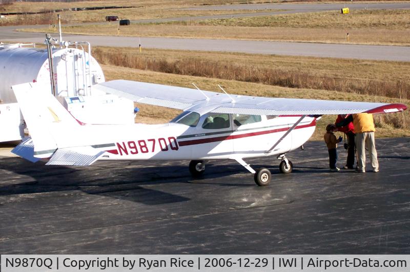 N9870Q, 1975 Cessna 172M C/N 17265814, refueling at IWI