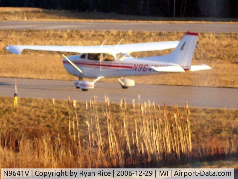 N9641V, 1974 Cessna 172M C/N 17264421, taxi to runway