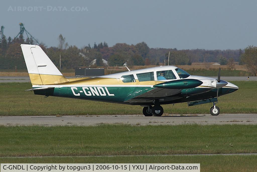 C-GNDL, 1968 Piper PA-30 Twin Comanche Twin Comanche C/N 30-1704, Taxiing via Golf