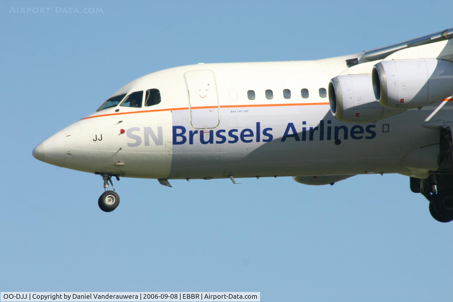 OO-DJJ, 1991 British Aerospace BAe.146-200 C/N E2196, descending to rwy 25L