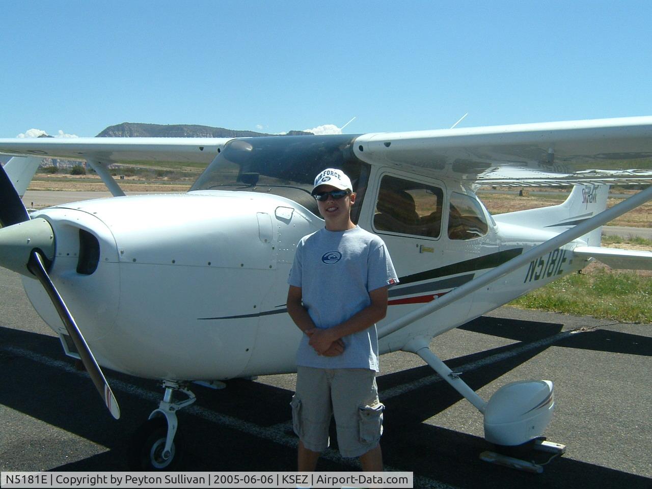 N5181E, 2002 Cessna 172S C/N 172S9058, N5181E on the ramp at Sedona