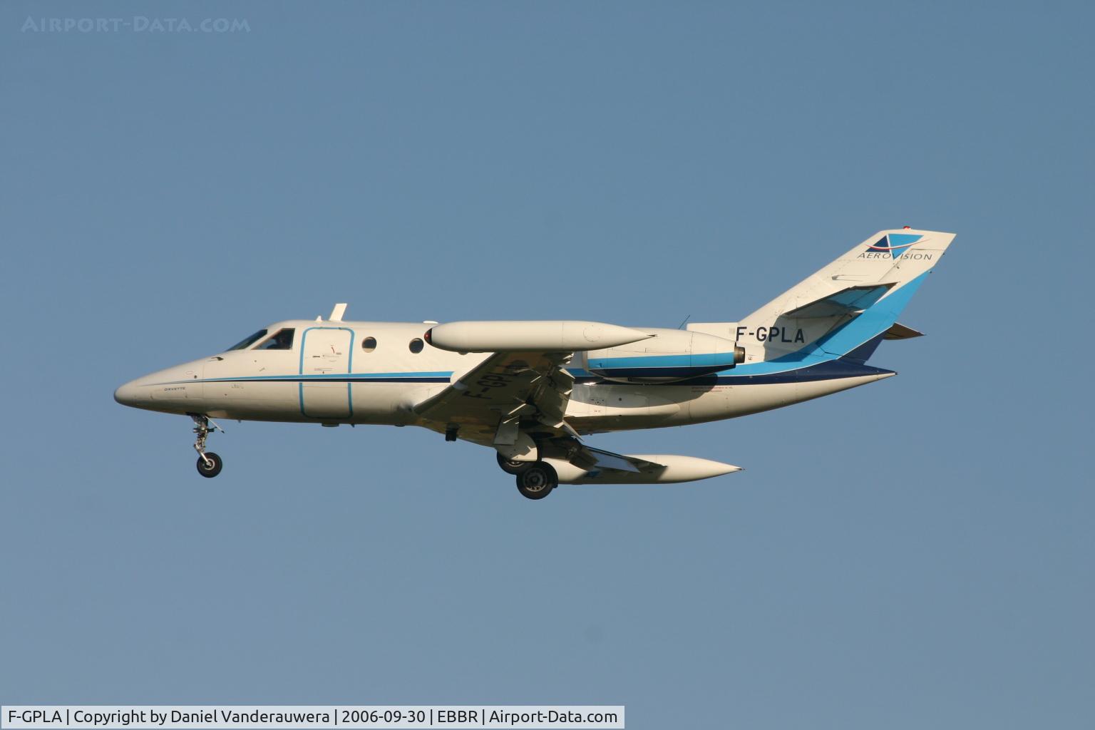 F-GPLA, 1976 Aerospatiale SN-601 Corvette 100 C/N 28, descending to rwy 25L