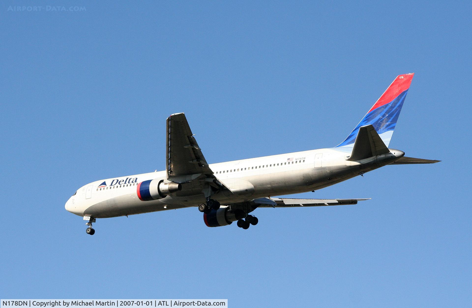 N178DN, 1991 Boeing 767-332 C/N 25143, Over the numbers of 26L