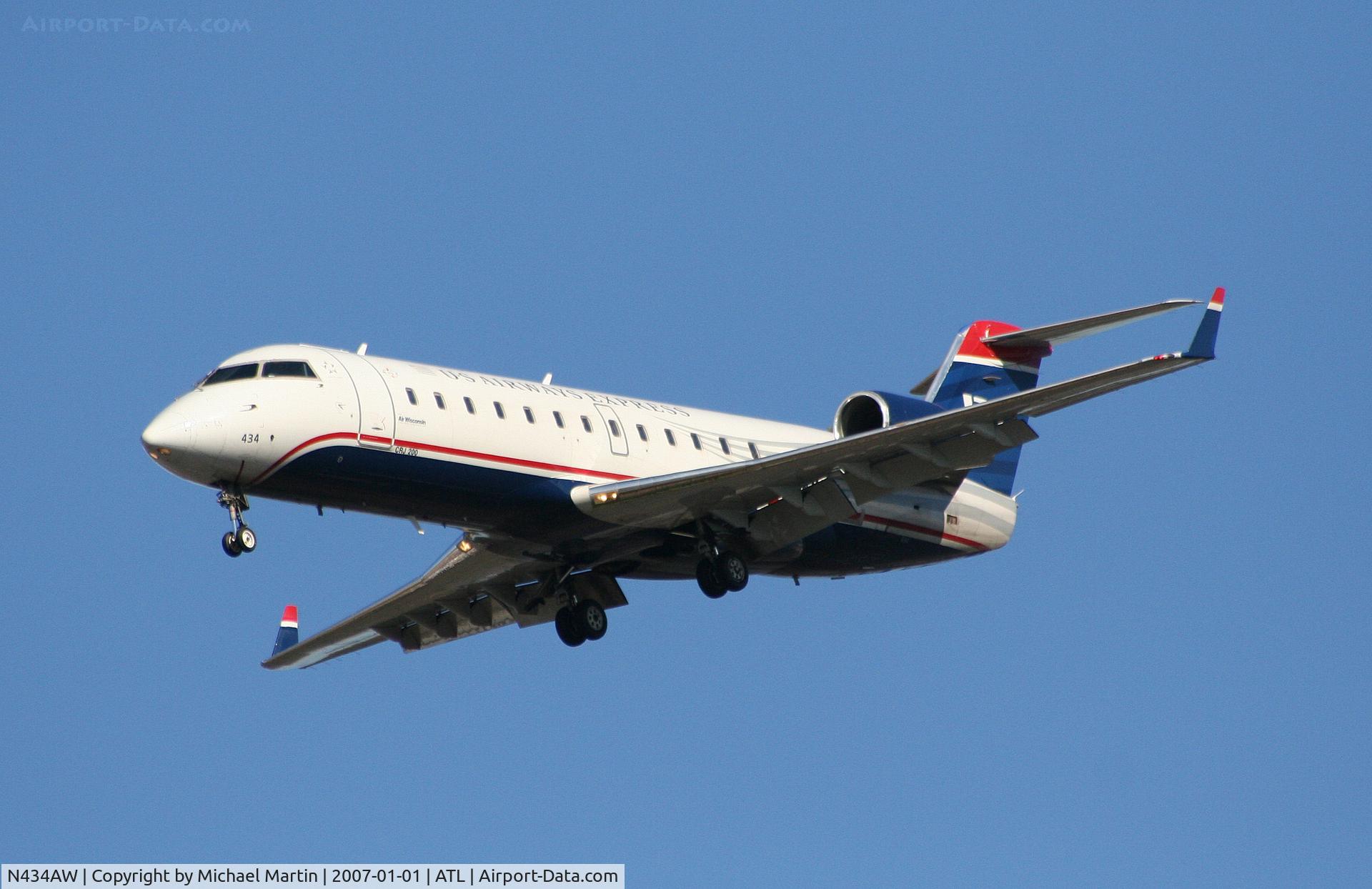N434AW, 1999 Bombardier CRJ-200ER (CL-600-2B19) C/N 7322, On final for Runway 26L